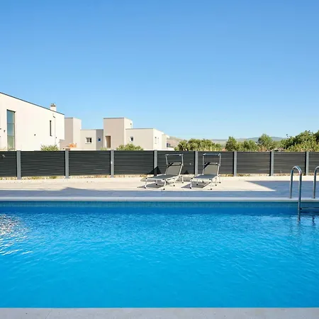 Apartment Exclusive Okrug Gornji With Shared Pool