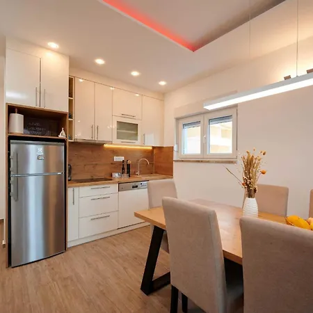 Exclusive Okrug Gornji With Shared Pool Apartment *
