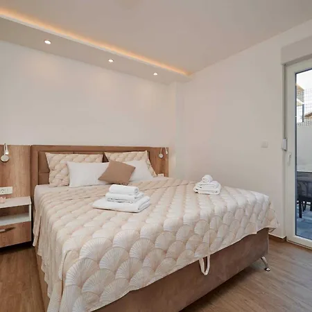 Exclusive Okrug Gornji With Shared Pool * Trogir