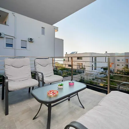 Exclusive Okrug Gornji With Shared Pool Apartment
