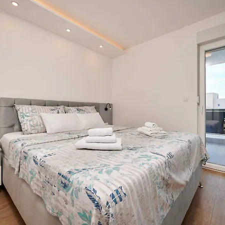 Exclusive Okrug Gornji With Shared Pool *