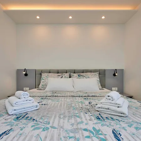 Exclusive Okrug Gornji With Shared Pool Trogir