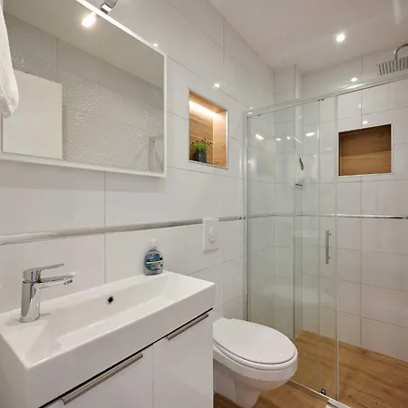 Exclusive Okrug Gornji With Shared Pool