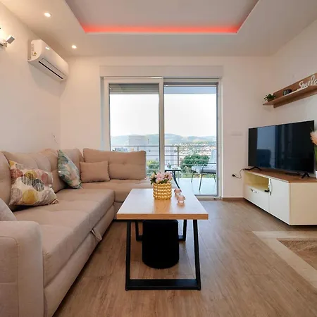 Exclusive Okrug Gornji With Shared Pool Apartment *