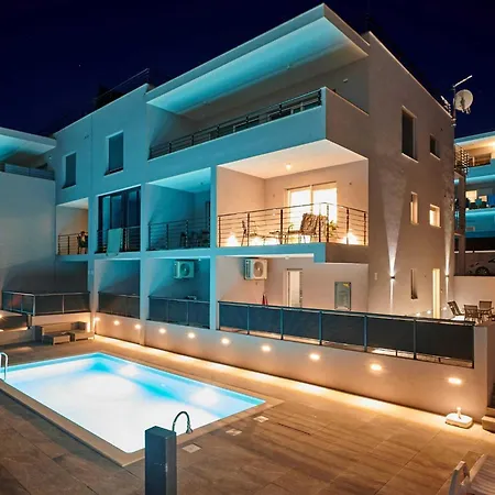 Exclusive Okrug Gornji With Shared Pool Apartment Trogir