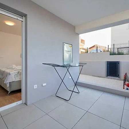 Exclusive Okrug Gornji With Shared Pool *