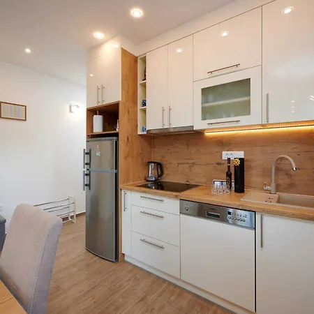 Exclusive Okrug Gornji With Shared Pool Apartment *